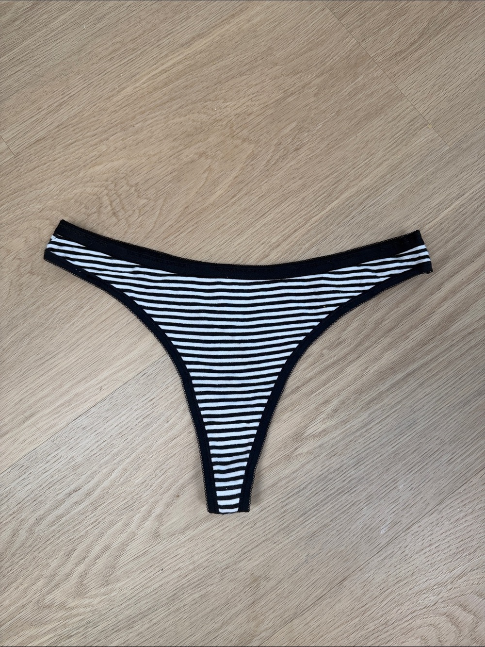2010 Y2K Vintage Victoria’s Secret Cotton Colleciton Thong Panty M